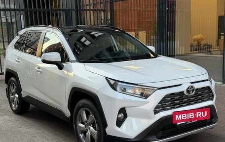 Toyota RAV4, 2020 год, 3 600 000 рублей, 2 фотография
