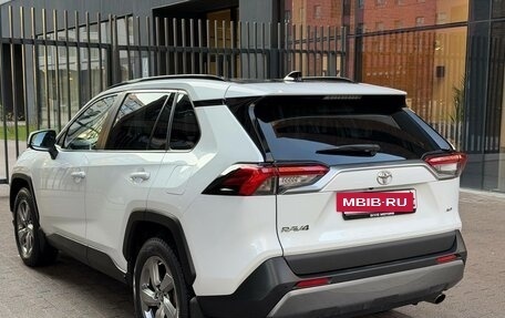 Toyota RAV4, 2020 год, 3 600 000 рублей, 4 фотография