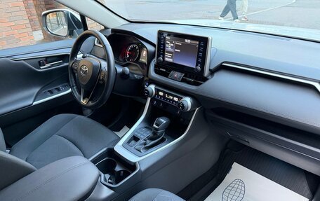 Toyota RAV4, 2020 год, 3 600 000 рублей, 9 фотография