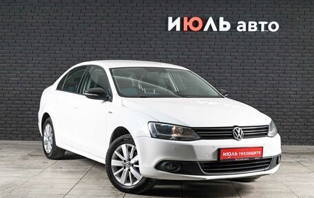 Volkswagen Jetta VI, 2013 год, 1 060 000 рублей, 3 фотография