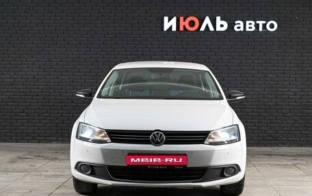 Volkswagen Jetta VI, 2013 год, 1 060 000 рублей, 2 фотография