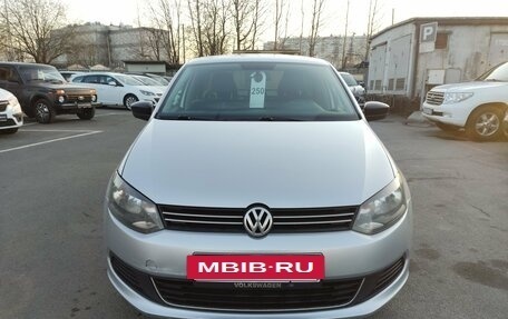 Volkswagen Polo VI (EU Market), 2013 год, 649 000 рублей, 2 фотография