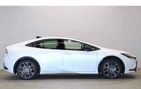 Toyota Prius IV XW50, 2023 год, 2 150 000 рублей, 3 фотография