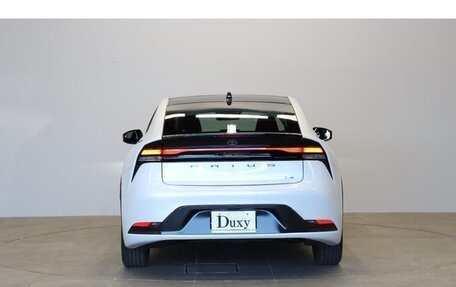 Toyota Prius IV XW50, 2023 год, 2 150 000 рублей, 4 фотография