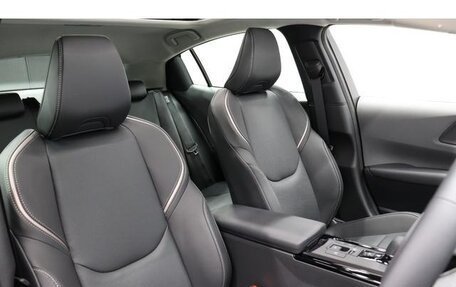 Toyota Prius IV XW50, 2023 год, 2 150 000 рублей, 11 фотография