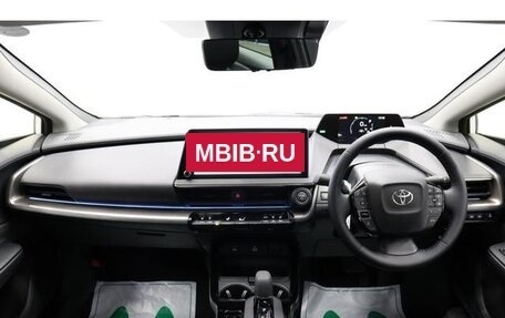 Toyota Prius IV XW50, 2023 год, 2 150 000 рублей, 12 фотография