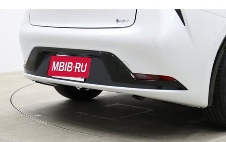 Toyota Prius IV XW50, 2023 год, 2 150 000 рублей, 9 фотография