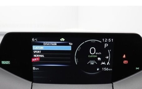 Toyota Prius IV XW50, 2023 год, 2 150 000 рублей, 15 фотография