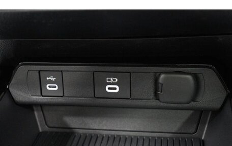 Toyota Prius IV XW50, 2023 год, 2 150 000 рублей, 22 фотография