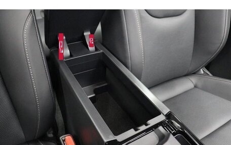 Toyota Prius IV XW50, 2023 год, 2 150 000 рублей, 24 фотография