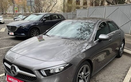 Mercedes-Benz A-Класс, 2019 год, 2 450 000 рублей, 2 фотография