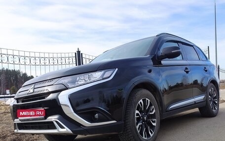 Mitsubishi Outlander III рестайлинг 3, 2021 год, 2 730 000 рублей, 1 фотография