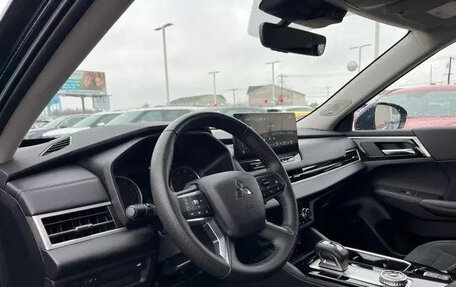 Mitsubishi Outlander, 2025 год, 4 800 000 рублей, 24 фотография