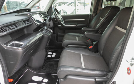 Honda Stepwgn IV, 2017 год, 2 059 000 рублей, 13 фотография