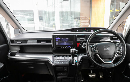 Honda Stepwgn IV, 2017 год, 2 059 000 рублей, 12 фотография