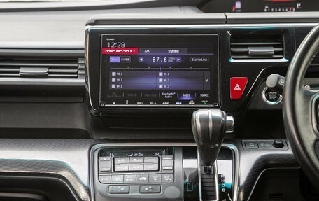 Honda Stepwgn IV, 2017 год, 2 059 000 рублей, 16 фотография