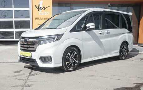 Honda Stepwgn IV, 2018 год, 2 324 000 рублей, 2 фотография