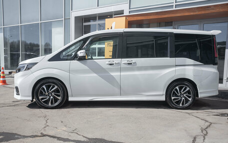 Honda Stepwgn IV, 2018 год, 2 324 000 рублей, 3 фотография