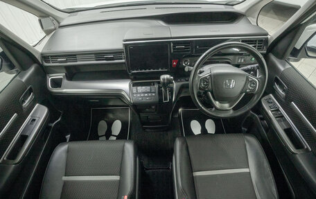 Honda Stepwgn IV, 2018 год, 2 324 000 рублей, 17 фотография