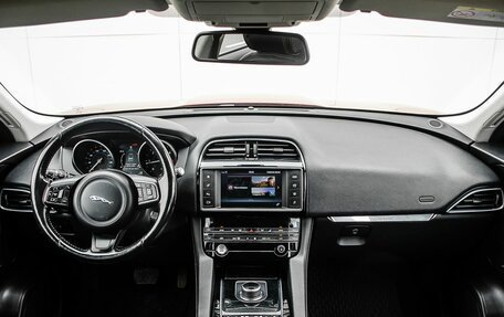 Jaguar F-Pace, 2017 год, 2 600 000 рублей, 11 фотография