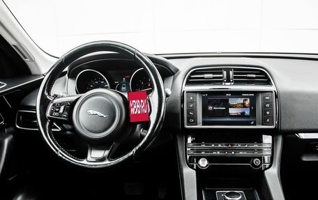 Jaguar F-Pace, 2017 год, 2 600 000 рублей, 15 фотография