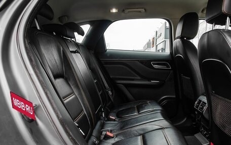 Jaguar F-Pace, 2017 год, 2 600 000 рублей, 14 фотография