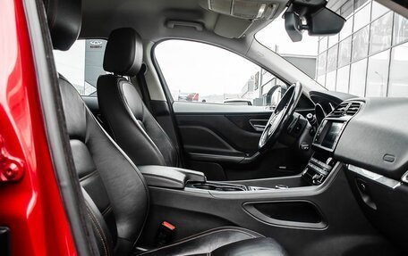 Jaguar F-Pace, 2017 год, 2 600 000 рублей, 18 фотография