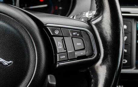 Jaguar F-Pace, 2017 год, 2 600 000 рублей, 22 фотография