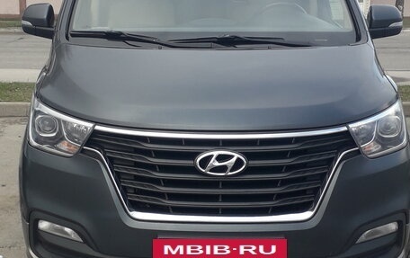 Hyundai H-1 II рестайлинг, 2020 год, 2 990 000 рублей, 2 фотография