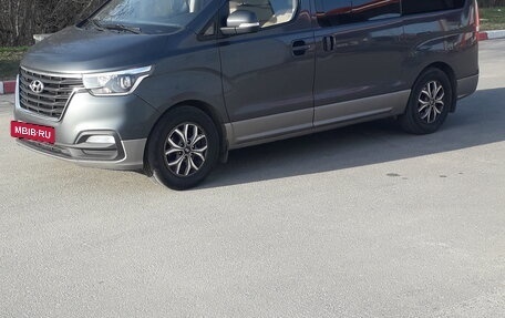 Hyundai H-1 II рестайлинг, 2020 год, 2 990 000 рублей, 3 фотография