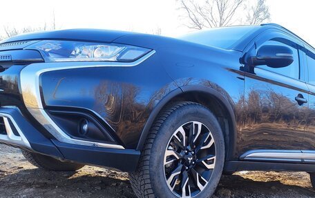 Mitsubishi Outlander III рестайлинг 3, 2021 год, 2 730 000 рублей, 5 фотография