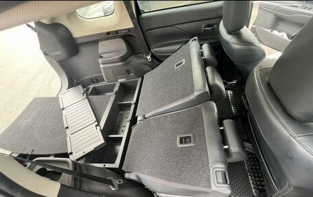 Mitsubishi Outlander III рестайлинг 3, 2021 год, 2 730 000 рублей, 14 фотография