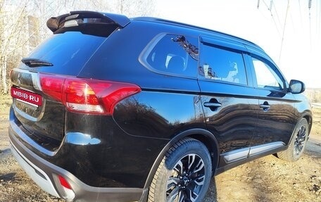 Mitsubishi Outlander III рестайлинг 3, 2021 год, 2 730 000 рублей, 4 фотография