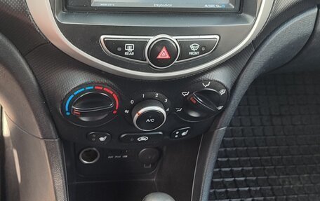 Hyundai Solaris II рестайлинг, 2013 год, 700 000 рублей, 8 фотография