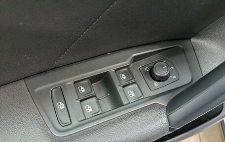 Volkswagen Tiguan II, 2019 год, 2 900 000 рублей, 10 фотография