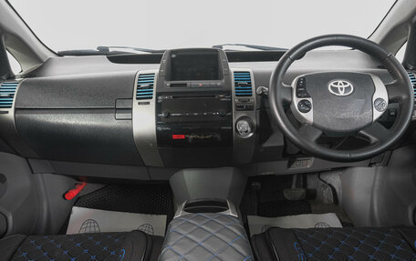 Toyota Prius, 2010 год, 649 000 рублей, 14 фотография