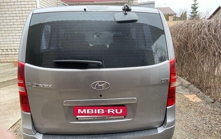 Hyundai Grand Starex Grand Starex I рестайлинг 2, 2011 год, 1 050 000 рублей, 2 фотография