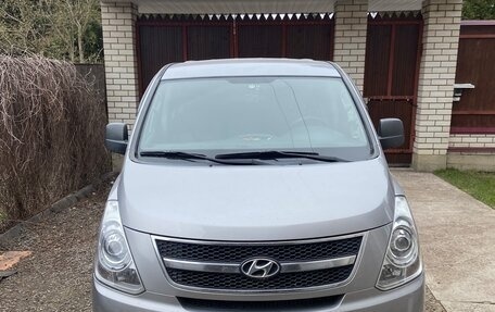 Hyundai Grand Starex Grand Starex I рестайлинг 2, 2011 год, 1 050 000 рублей, 3 фотография