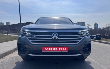 Volkswagen Touareg III, 2018 год, 4 990 000 рублей, 2 фотография