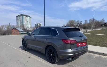 Volkswagen Touareg III, 2018 год, 4 990 000 рублей, 7 фотография