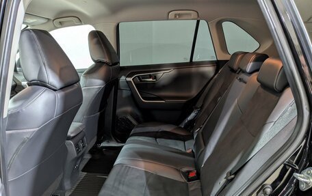 Toyota RAV4, 2021 год, 3 300 000 рублей, 4 фотография