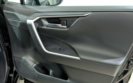 Toyota RAV4, 2021 год, 3 300 000 рублей, 23 фотография