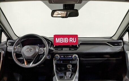 Toyota RAV4, 2021 год, 3 300 000 рублей, 24 фотография