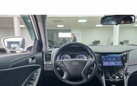 Hyundai Sonata VI, 2012 год, 899 000 рублей, 13 фотография