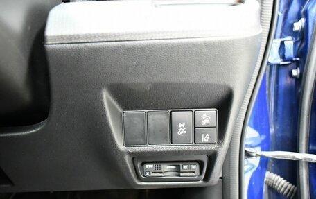 Honda Stepwgn IV, 2017 год, 1 925 000 рублей, 13 фотография