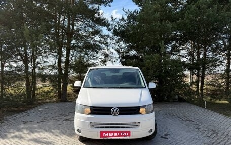 Volkswagen Caravelle T5, 2013 год, 1 600 000 рублей, 2 фотография