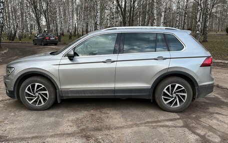 Volkswagen Tiguan II, 2019 год, 2 300 000 рублей, 2 фотография