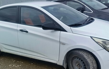 Hyundai Solaris II рестайлинг, 2015 год, 490 000 рублей, 2 фотография