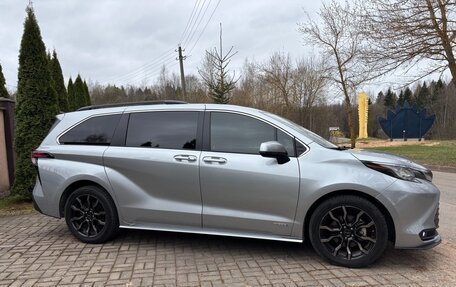Toyota Sienna, 2020 год, 3 850 000 рублей, 2 фотография