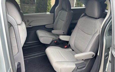 Toyota Sienna, 2020 год, 3 850 000 рублей, 10 фотография